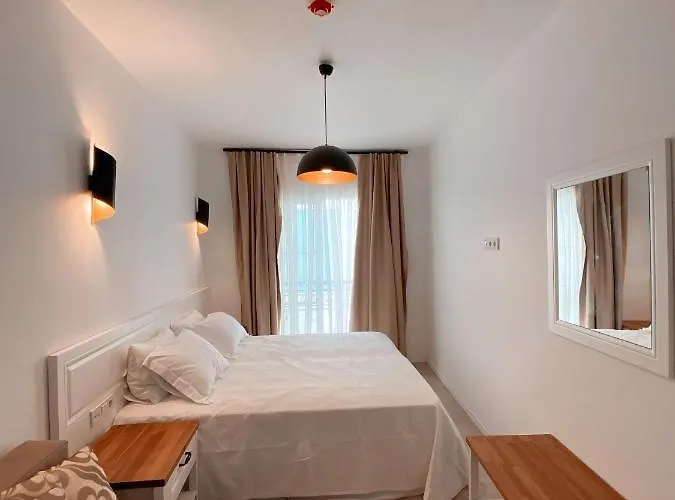 Amber Boutique Кешме