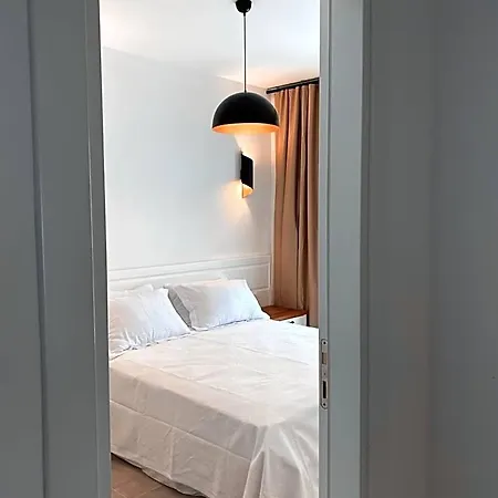 Amber Boutique Кешме