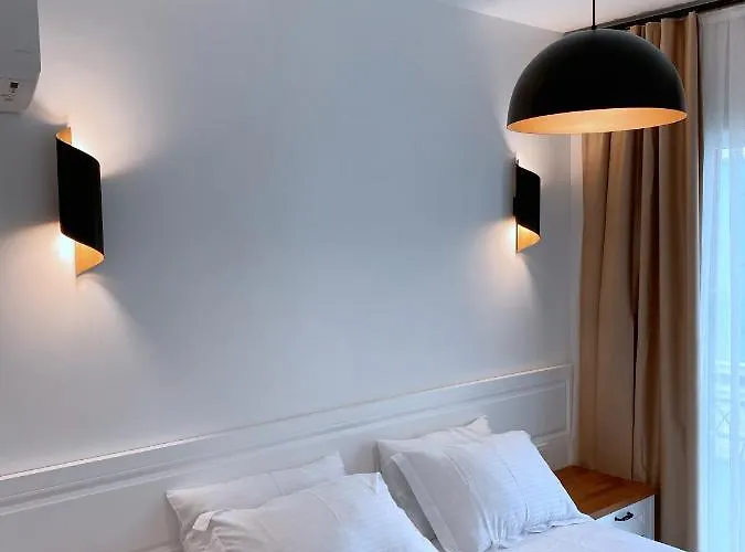 Amber Boutique Hotel *